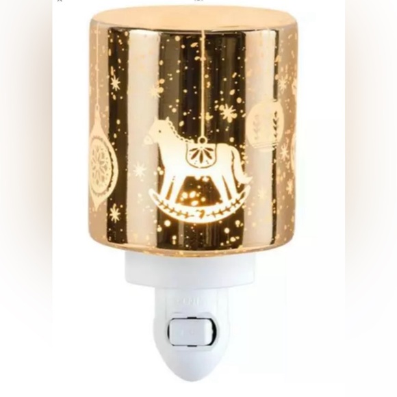 Scentsy mini wall plug-in, wax warmer, Scandi Nordic holiday - Picture 1 of 4
